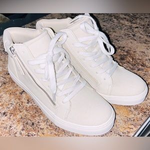 Universal Thread Fashion High Top Sneaker